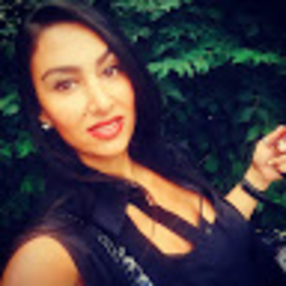 Meet your Posher, Sara - Picture 1 of 1